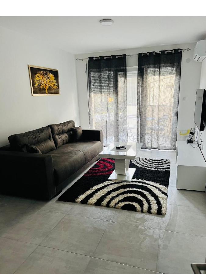 Apartmani K&V Veliko Gradište Buitenkant foto